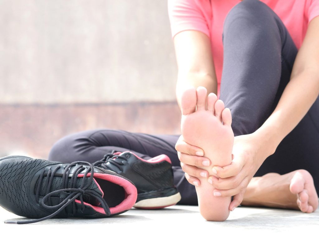 6 Daily Habits That Destroy Your Feet