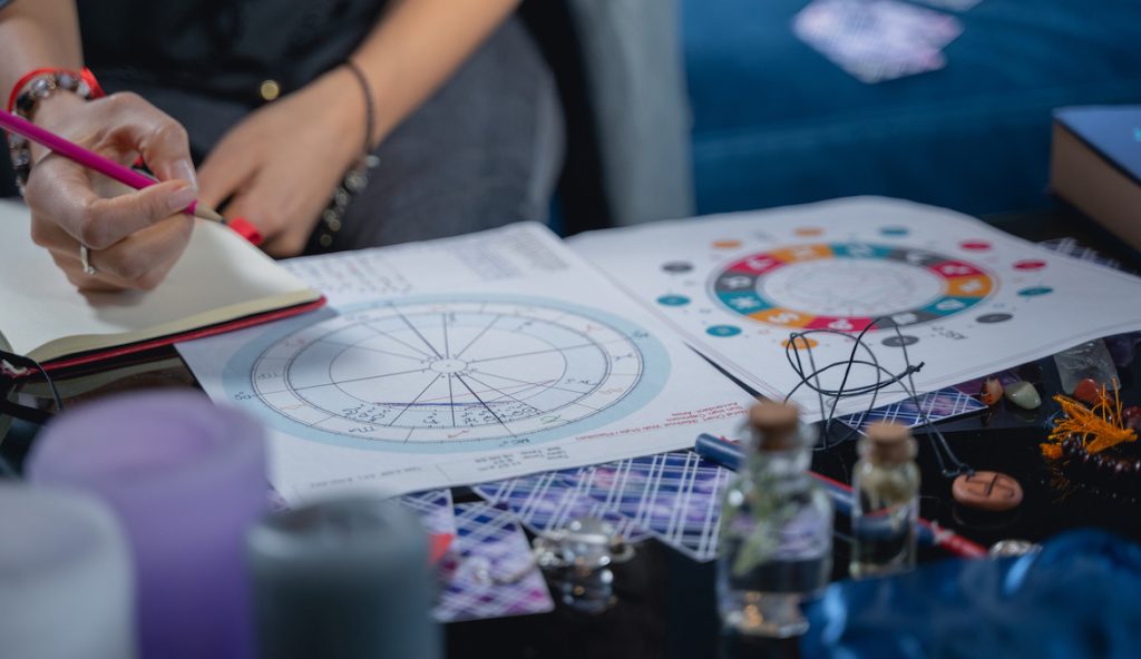 Day Chart vs. Night Chart in Astrology: Why It Matters