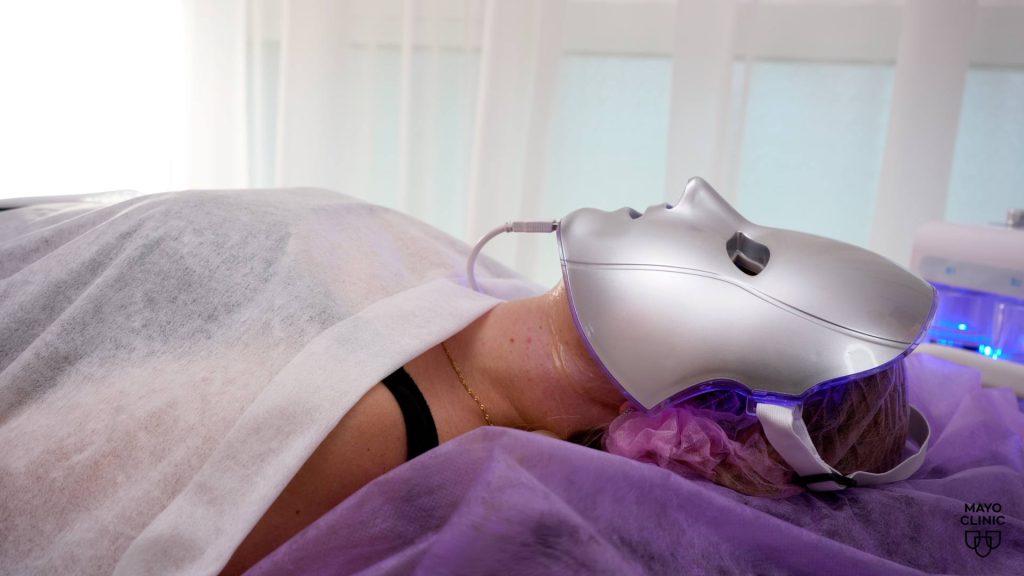 Mayo Clinic Minute: Dermatologist explains light therapy for skin