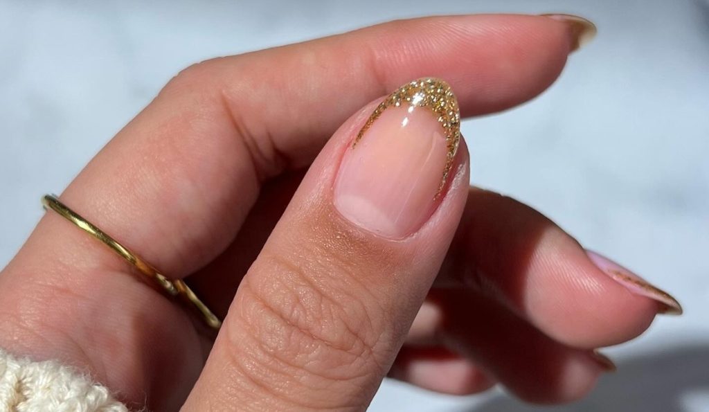 15 Shimmer Manicure Ideas That Are Festive For Parties