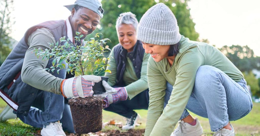 12 Easy Ways To Give Back to the Community