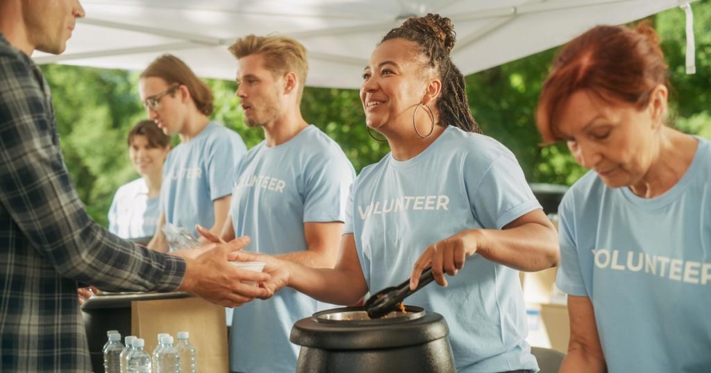The 9 Best Thanksgiving Volunteer Opportunities