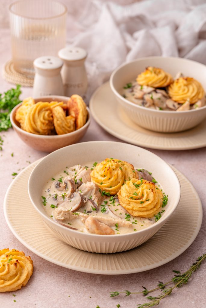 Turkey stew with mushrooms and cauliflower Duchess
