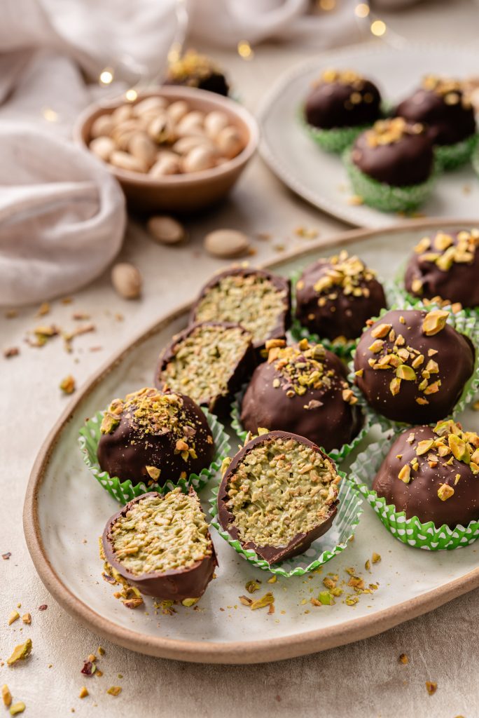 Low-carb Dubai chocolate truffles with pistachio